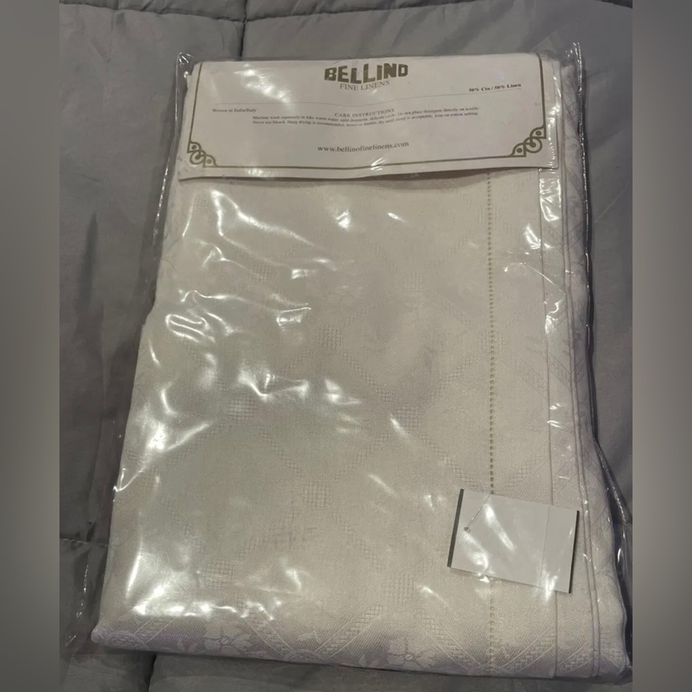 Bellino Fine Linens Table Cloth 71”x96” Formal Table Cloth, Dining Room